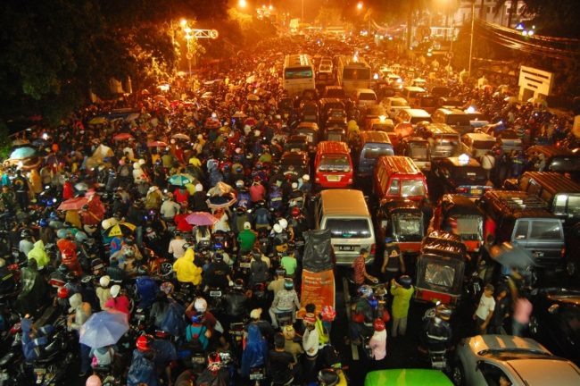 Jakarta,,Indonesia,,Dec,31,,2007:,Traffic,Jam,Near,Monumen